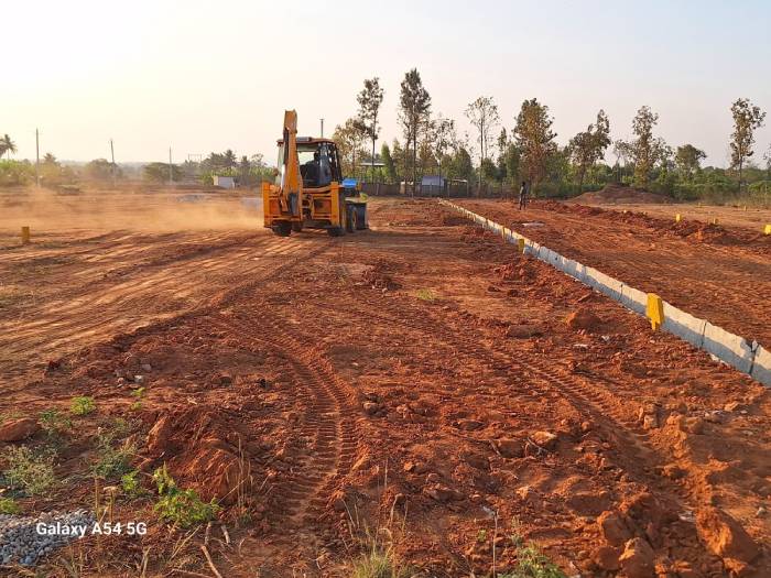 Suncity real estate project with open plots and villas